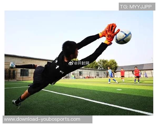 我们想踢足球的梦想与热情在绿茵场上绽放 我们想踢足球的梦想与热情在绿茵场上绽放